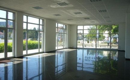 Obchodný priestor na prenájom, 180 m2