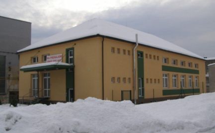 Štvorpodlažná, kompletne zrekonštruovaná polyfunkčná budova v Banskej Bystrici