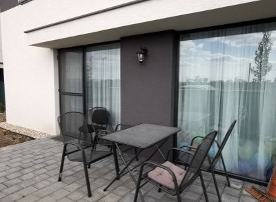 Moderný 3-izbový mezanín s predzáhradkou a vyhradeným parkingom