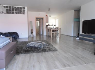 Exkluzívne prenájom v centre mesta. Luxusný veľký 3i byt