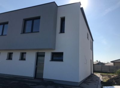 ARETÉ REAL - PREDAJ NOVOSTAVBY 4-IZBOVÉHO RODINNÉHO DOMU S 325 m2 POZEMKOM V SLOVENSKOM GROBE, ČASŤ MALÝ RAJ