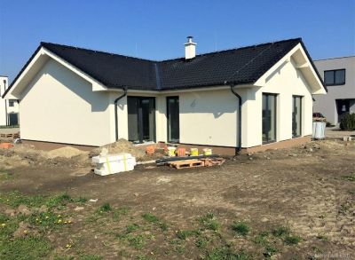 Priestranné 4-izbové bungalovy v peknej lokalite Alžbetinho Dvora s možnosťou výberu dispozície pozemku