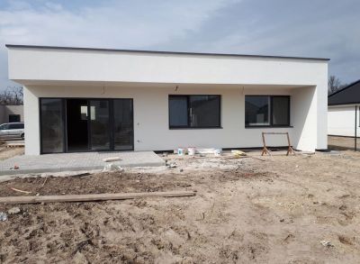 Atypické 4-izbové rodinné domy s južnými dispozíciami osadené v blízkosti Jazdeckej školy