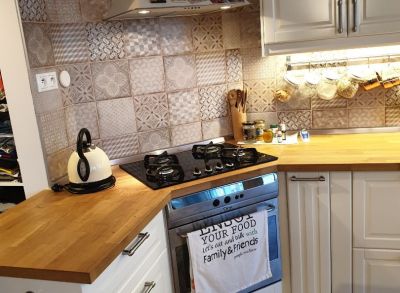 Ponúkame na predaj veľký 3izbový byt Podunajské Biskupice - Kazanská ulica . Garáž na 2 auta + možnosť parkovania 2 aut( 70 m2)