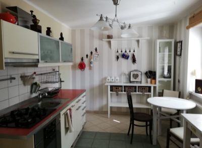 ARETÉ REAL - PREDAJ PRIESTRANNÉHO,SLNEČNÉHO 2-IZBOVÉHO TEHLOVÉ BYTU-58 M2, V CENTRE MESTA PEZINOK,REKONŠTUKCIA