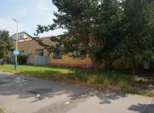 Budova s pozemkom pri centre