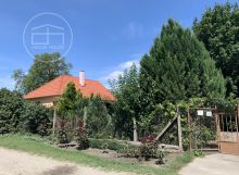 Pekný domček 300 m od Malého Dunaja s veľkým ovocným sadom, pre milovníkov pokoja a prírody