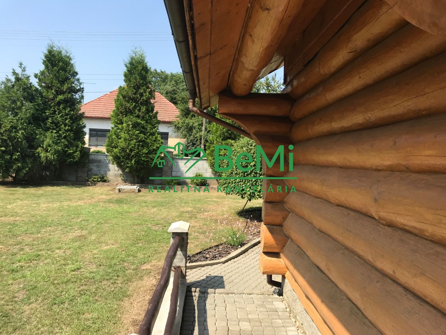 Aktuálne, Znížená cena !!! Zrubová chata v obci Bardoňovo na pozemku o rozlohe 1818 m2 ID 115-13-MIG