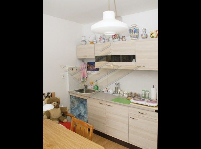 PREDANÉ - BEŇADICKÁ, garsónka, 29 m2 – v novo zateplenom bytovom dome, S VEĽKOU LOGGIOU A PIVNICOU, vynikajúca poloha BLÍZKO JAZERA DRAŽDIAK