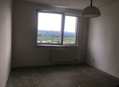 ARETÉ REAL - PREDAJ GARSÓNKY V PEZINKU, 1. MÁJA