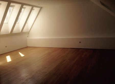 Kancelárske priestory 76,50m2, lukratívna adresa - Hlavné námestie