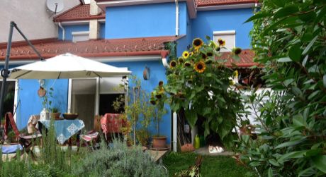 4 - izbový rodinný dom s garážou, obytná plocha 125 m2, pozemok 333 m2 - Rajka