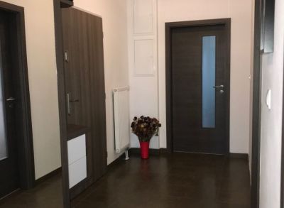 ARETÉ REAL - PREDAJ NOVOSTAVBY 3-IZBOVÉHO BYTU S GARÁŽOVÝM AJ VONKAJŠÍM STÁTÍM V PEZINKU, L. NOVOMESKÉHO