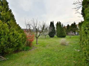 PREDANÉ - : Pozemok, 677 m2 – BA – Podunajské Biskupice: IS na pozemku, ideálne aj pre sídlo firmy či SPOJENIE BÝVANIA S PODNIKANÍM, pokojná lokalita