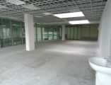 Presvetlený obchodno-administratívny openspace, aj s umývadlom, vhodný aj na služby, 103 m2