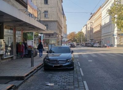 Lukratívny komerčný priestor s ďalšími skladovými priestormi v objekte na Mexiko Platz vo Viedni