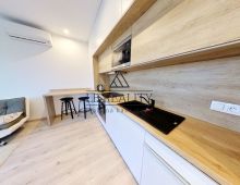 REZERVOVANÝ: Moderný 1 izbový byt v novostavbe ZIMÁK REZIDENCE, ulica Pri Starej prachárni, Nové Mesto. Kompletne zariadený byt s priestranným balkónom( 4.65 m2).