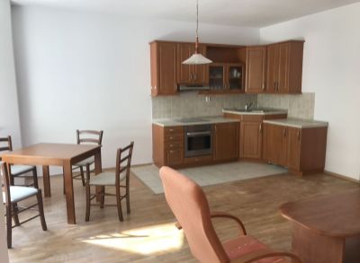 PREDAJ 2 izbový byt 74 m2 v centre Bratislavy s dvoma garážovými státiami, ul. Žilinská