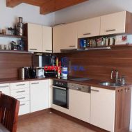 Pekný 4 izbový mezonet, Ihličnatá ul., 92 m2 s predzáhradkou a parkovacím státím