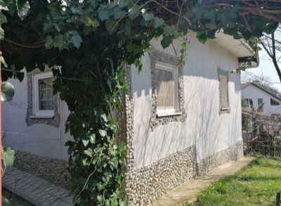 Ponúkame na predaj rodinný dom v Petrovej Lehote.