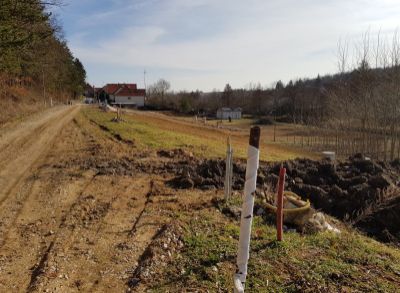 Na predaj pozemok na výstavbu rodinného domu v obci Tesare pri Topoĺčanoch
