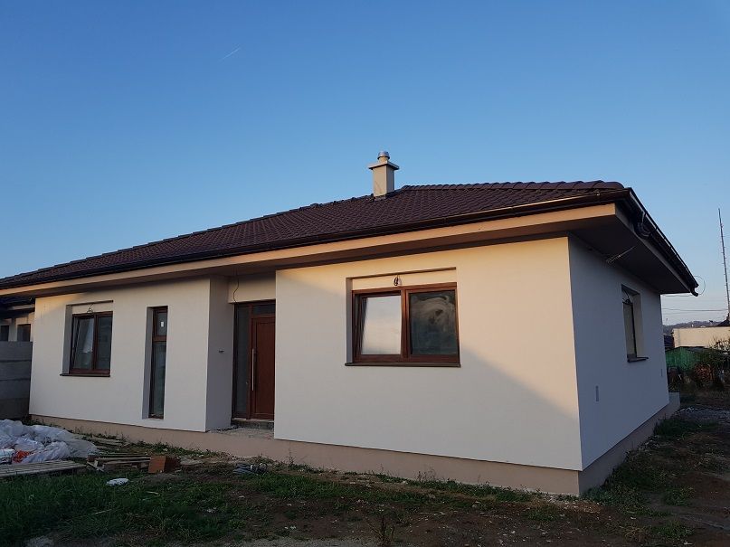 REALFINANC - 100% aktuálny! - Ponúkame na predaj 4 izbový RD Bungalov 130 m2, pozemok 563 v obci Boleráz !!!