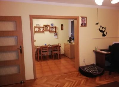 ARETE REAL- PREDAJ PEKNÉHO SLNEČNÉHO 3IZB. B.CENTRUM MODRY,TEHLOVÝ,LOGIA,MUR.KOMORA,ZATEPLENÝ DOM