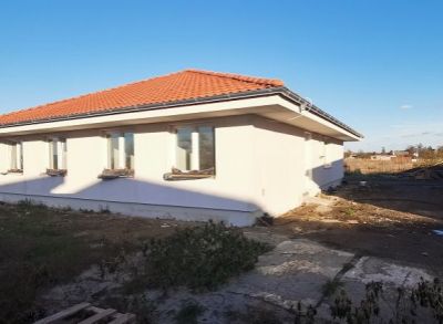 Posledný 3-izbový dvojbungalov so štandardom vrátane oplotenia v lokalite rodinných domov