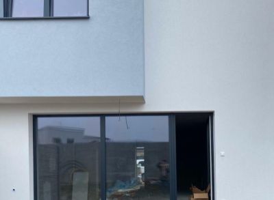 Moderný 4-izbový rodinný dom s pekným pozemkom a oplotením