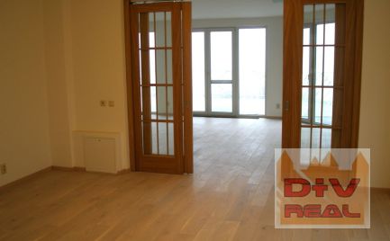 D+V real ponúka na prenájom: 9 izbový rodinný dom (tri bytové jednotky), Bratislava I, Staré mesto, Hradný kopec, nezariadený