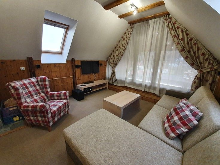 Ponúkame na predaj luxusný strešný apartmán v Tatranskej Lomnici, 135 m2.