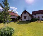 Kompletne zariadená rodinná usadlosť v Trenčianskych Stankovciach s pozemkom 1186 m2, budovou starého mlyna, zimnou záhradou a vírivkou