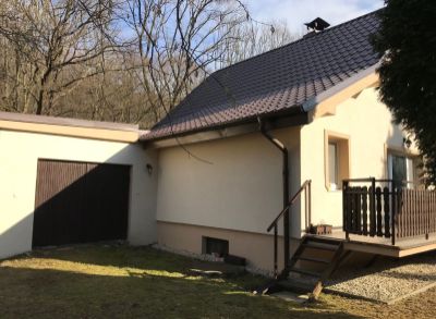 ARETÉ REAL - PREDAJ NÁDHERNEJ CHATY S GARÁŽOU VHODNEJ AJ NA TRVALÉ BÝVANIE V PEZINKU, ČASŤ STUPY