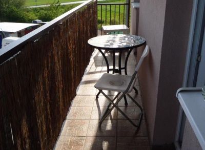 ARETÉ REAL - PRENÁJOM 1-IZBOVÉHO BYTU S BALKÓNOM A PARKOVACÍM STÁTÍM VO VINIČNOM, LIPOVÁ