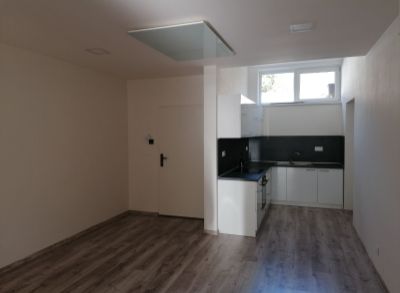 Ponúkame na predaj 4 izbový byt v Trenčianskych Tepliciach.