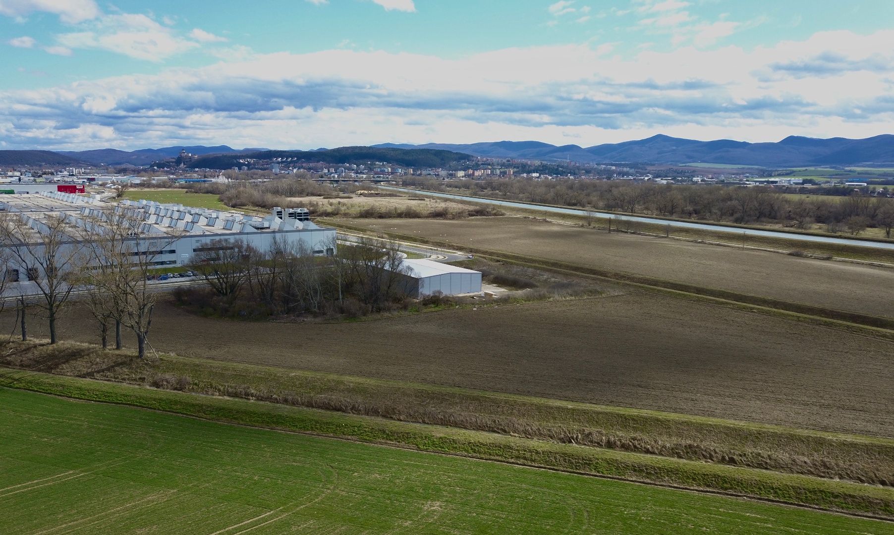 DELTA | Pozemok vhodný na priemyselnú a komerčnú výstavbu na predaj, Trenčín 4982 m2