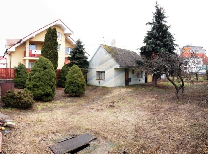 PREDANÉ - P. BISKUPICE - KOVOVÁ, stavebný pozemok, 801 m2 - rovinatý, JEDINÝ NEZASTAVANÝ V OKOLÍ