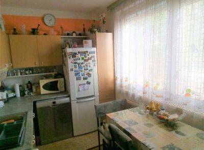 2910 Na predaj 4-izb.byt v N.Zámkoch