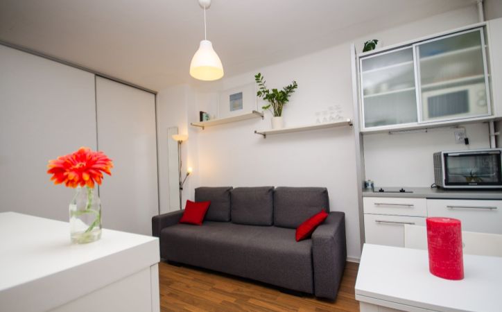 SIBÍRSKA, 1-i byt, 21 m2 – TEHLA, kompletná REKONŠTRUKCIA, zariadený, voľný, PROVÍZIU NEPLATÍTE