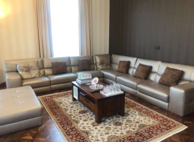 ART Real Estate ponúka PREDAJ_EXKLUZÍVNY 4- izbový byt o výmere 175 m2 v historickom dome na Puškinovej ulici Bratislava STARÉ MESTO