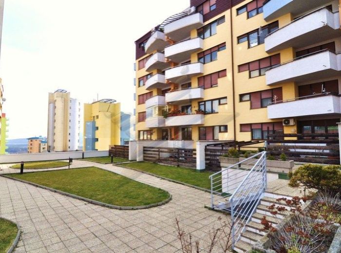 PREDANÉ - MATEJKOVA, 3-i byt, 132 m2 - novostavba, ideálny BYT PRE RODINU so ZÁHRADKOU a terasou, VLASTNÝM KÚRENÍM, komorou, ŠATNÍKOM A GARÁŽOU