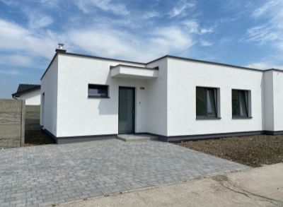ARETÉ REAL - PREDAJ NOVOSTAVBY 4-IZBOVÉHO RODINNÉHO DOMU S 250 m2 POZEMKOM V SLOVENSKOM GROBE, ČASŤ MALÝ RAJ