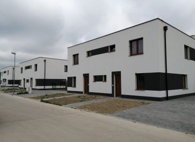 Usporiadané dvojpodlažné 4-izbové rodinné domy s peknými priestrannými záhradami