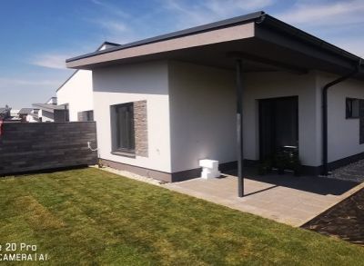 Atypický 4-izbový rodinný dom s luxusným prevedením záhrady