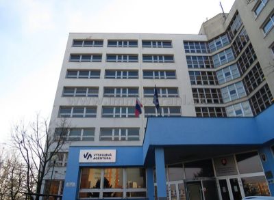 Administratívna budova na predaj na Hanulovej ulici v Dubravke UP-5 700 m2, 1000€/m2