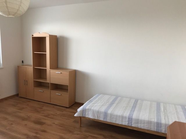 Garsónka 38m2, loggia, Jána Jonáša, Bratislava IV, 400,-e vrátane energií