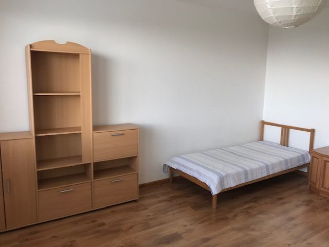 Garsónka 38m2, loggia, Jána Jonáša, Bratislava IV, 400,-e vrátane energií