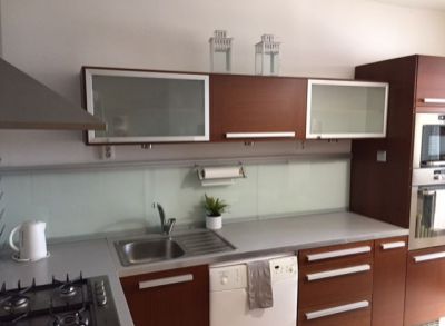 Ponúkame Vám na prenájom 3 izbový byt Bratislava-Vrakuňa, Vŕbová ul. Kompletne zrekonštruovaný a zariadený byt