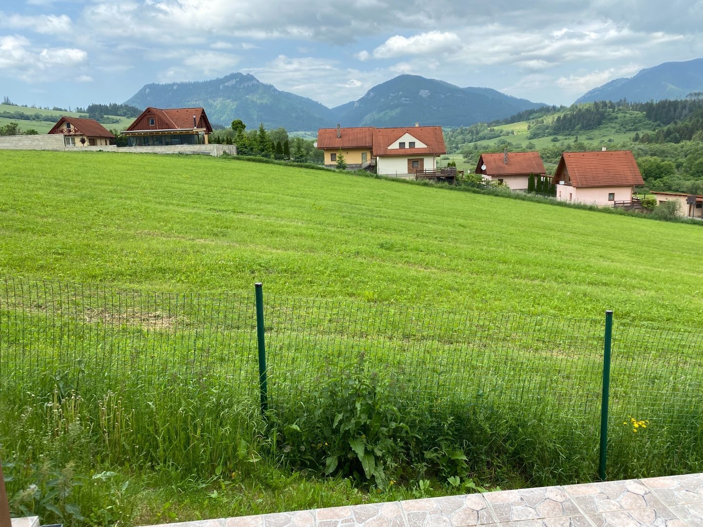 Chata s 2 apartmánmi priamo pri Liptovskej Mare, predaj