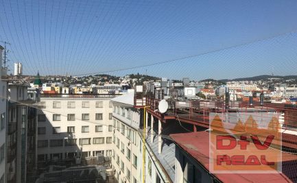 Výhodná cena, Kancelárie na najvyššom poschodí, dva samostatné celky, ucelené poschodie, Nám. SNP, Bratislava I, Staré mesto, na prenájom